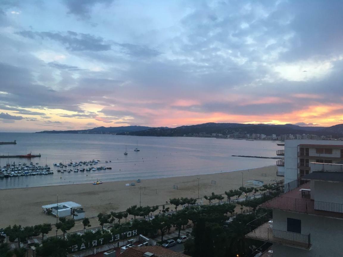Seafront Apartment In Palamós Exterior foto